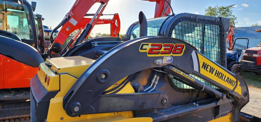 2016 New Holland C238 Skidloader (RIDE AND DRIVE)