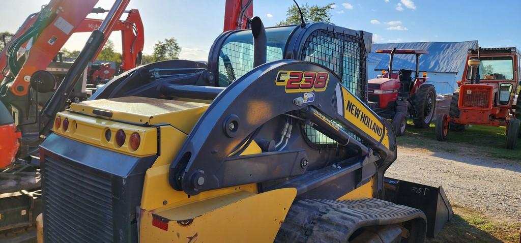 2016 New Holland C238 Skidloader (RIDE AND DRIVE)