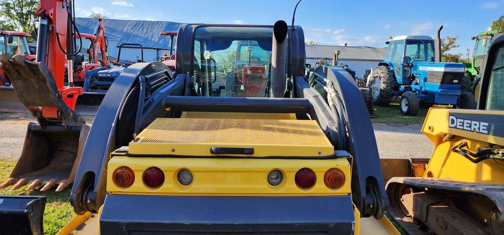 2016 New Holland C238 Skidloader (RIDE AND DRIVE)