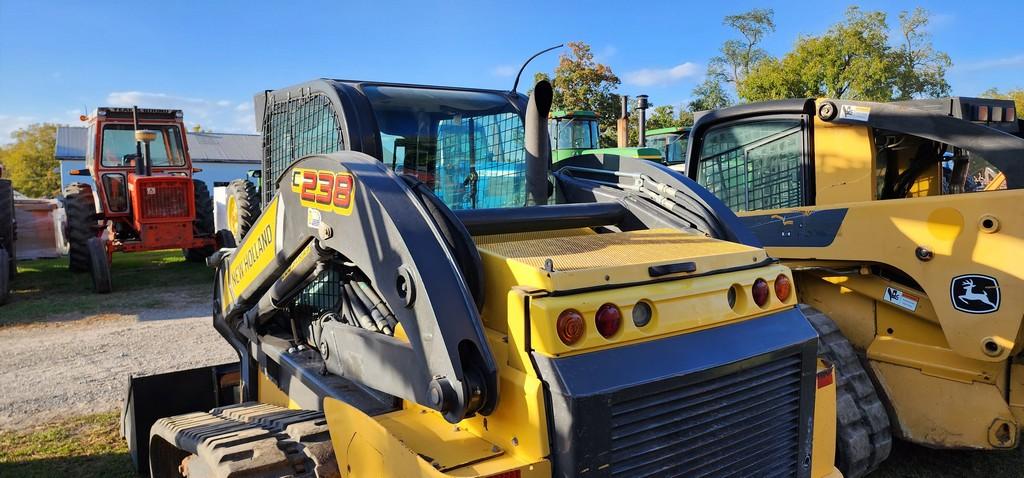 2016 New Holland C238 Skidloader (RIDE AND DRIVE)
