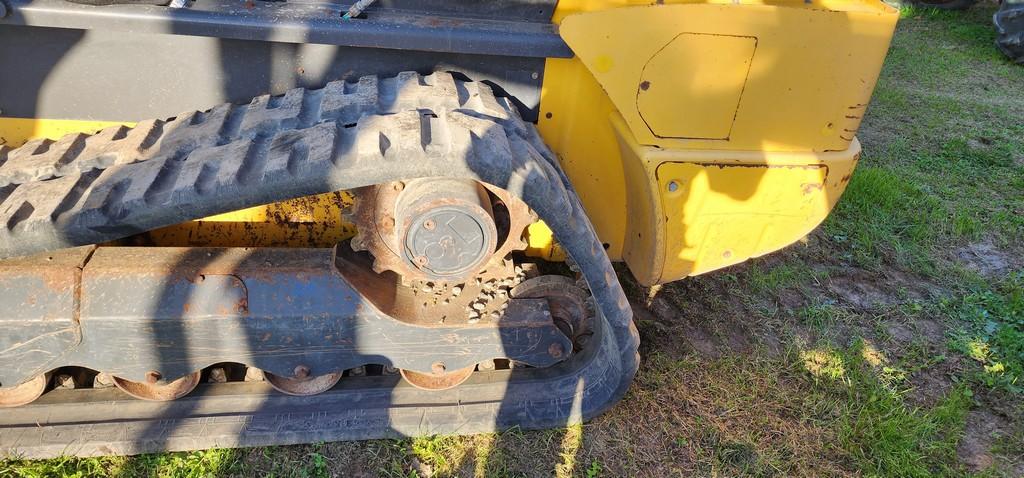 2016 New Holland C238 Skidloader (RIDE AND DRIVE)