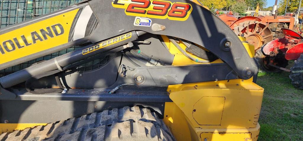 2016 New Holland C238 Skidloader (RIDE AND DRIVE)