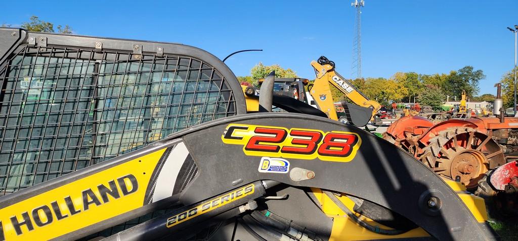 2016 New Holland C238 Skidloader (RIDE AND DRIVE)