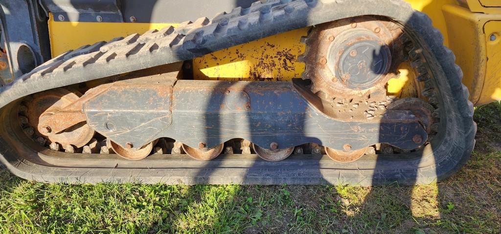 2016 New Holland C238 Skidloader (RIDE AND DRIVE)