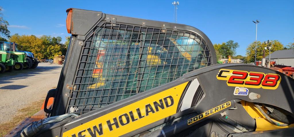 2016 New Holland C238 Skidloader (RIDE AND DRIVE)