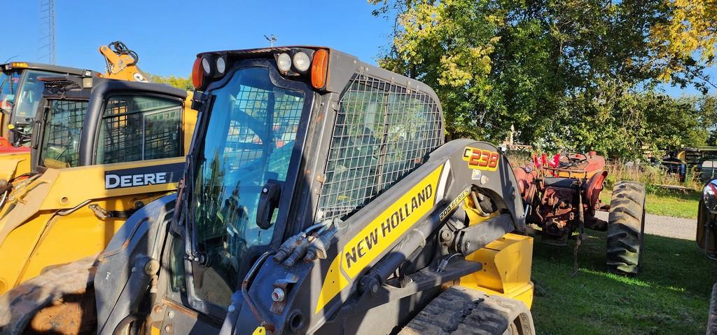 2016 New Holland C238 Skidloader (RIDE AND DRIVE)