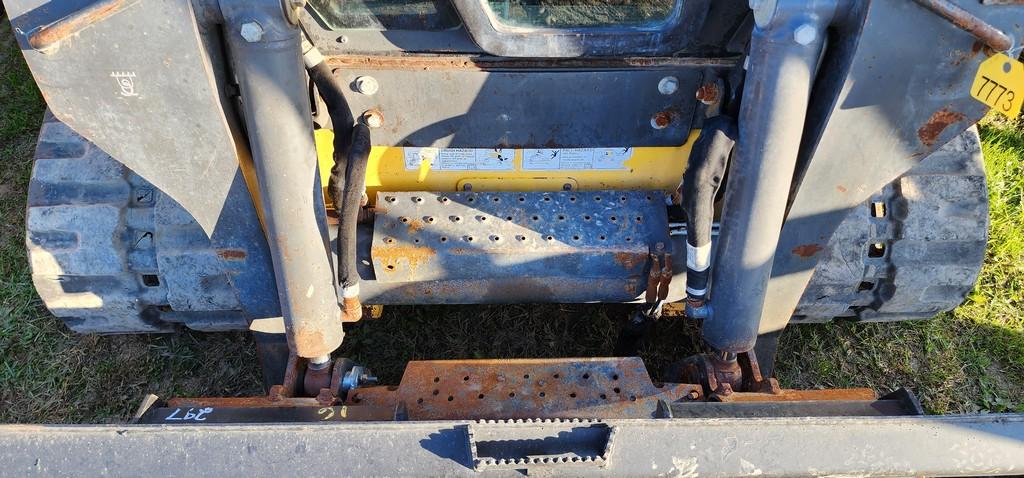 2016 New Holland C238 Skidloader (RIDE AND DRIVE)