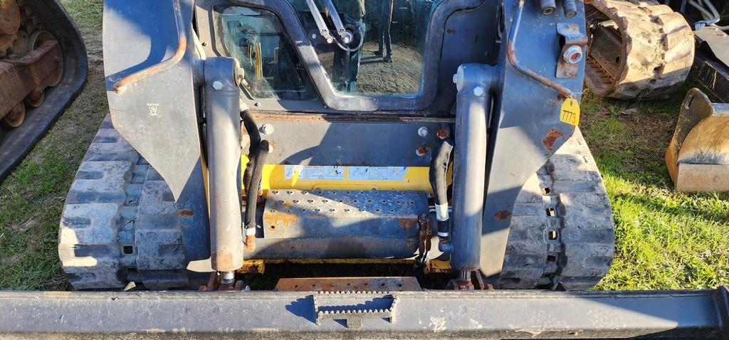 2016 New Holland C238 Skidloader (RIDE AND DRIVE)