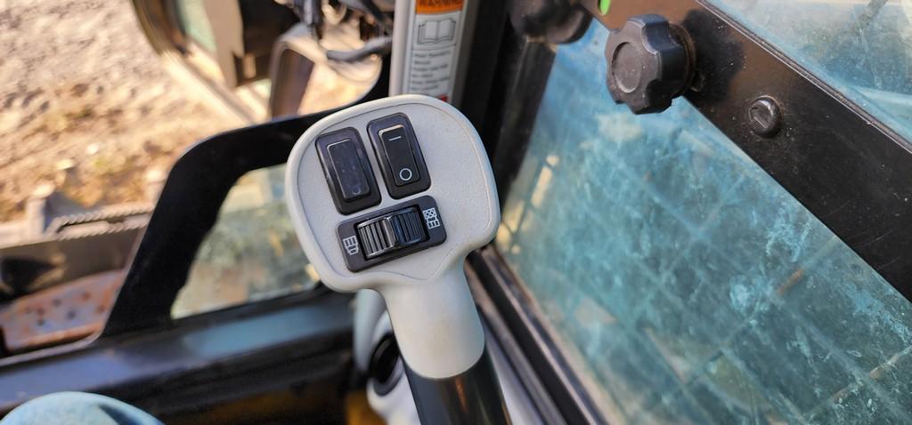 2016 New Holland C238 Skidloader (RIDE AND DRIVE)