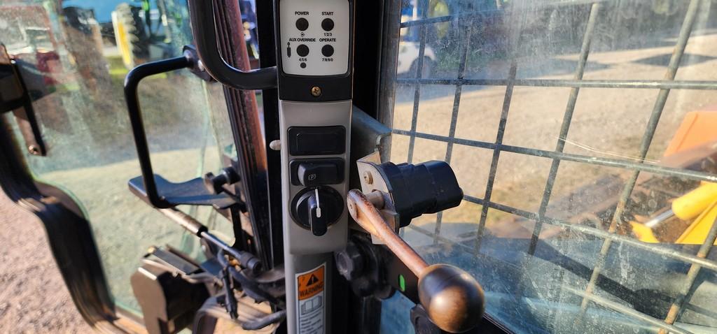 2016 New Holland C238 Skidloader (RIDE AND DRIVE)
