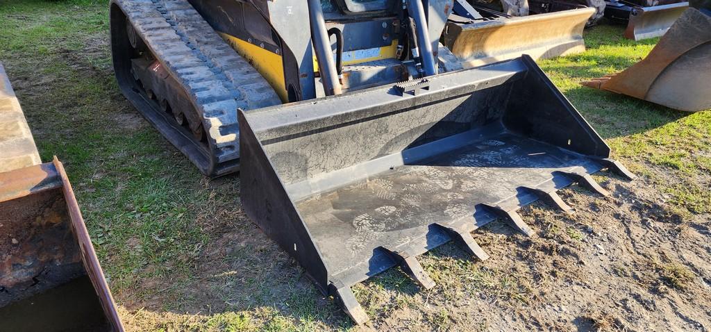 2016 New Holland C238 Skidloader (RIDE AND DRIVE)
