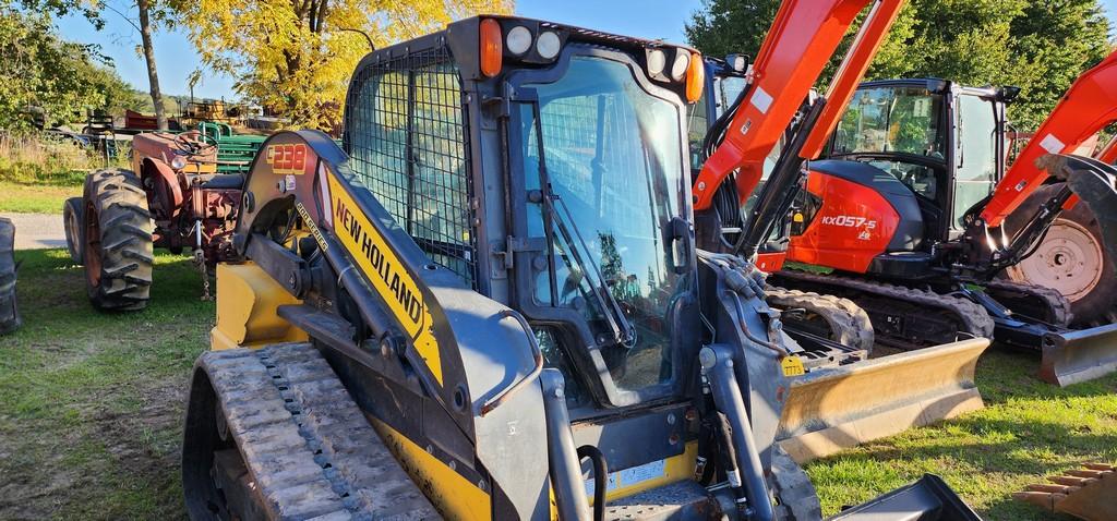 2016 New Holland C238 Skidloader (RIDE AND DRIVE)