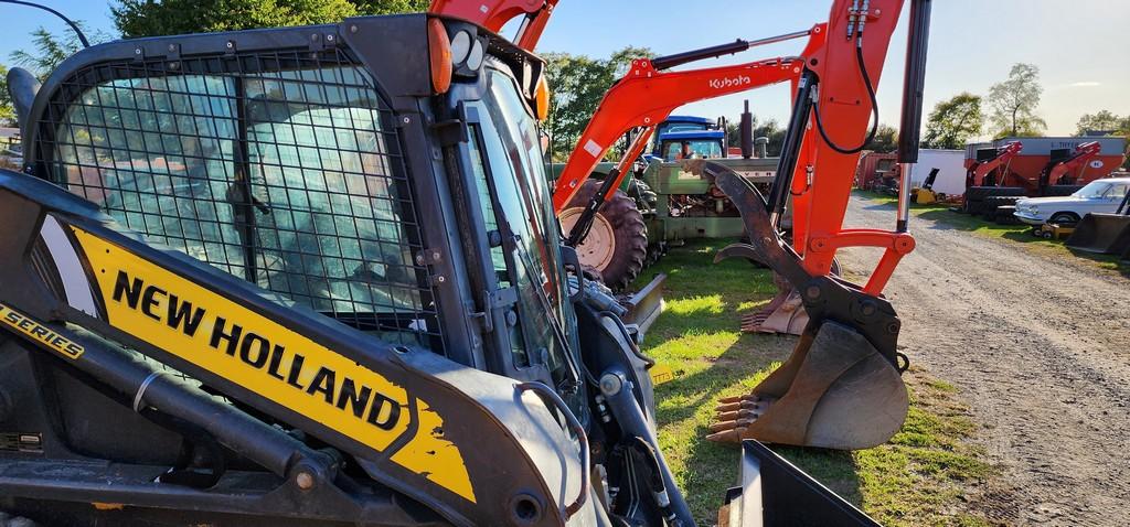 2016 New Holland C238 Skidloader (RIDE AND DRIVE)