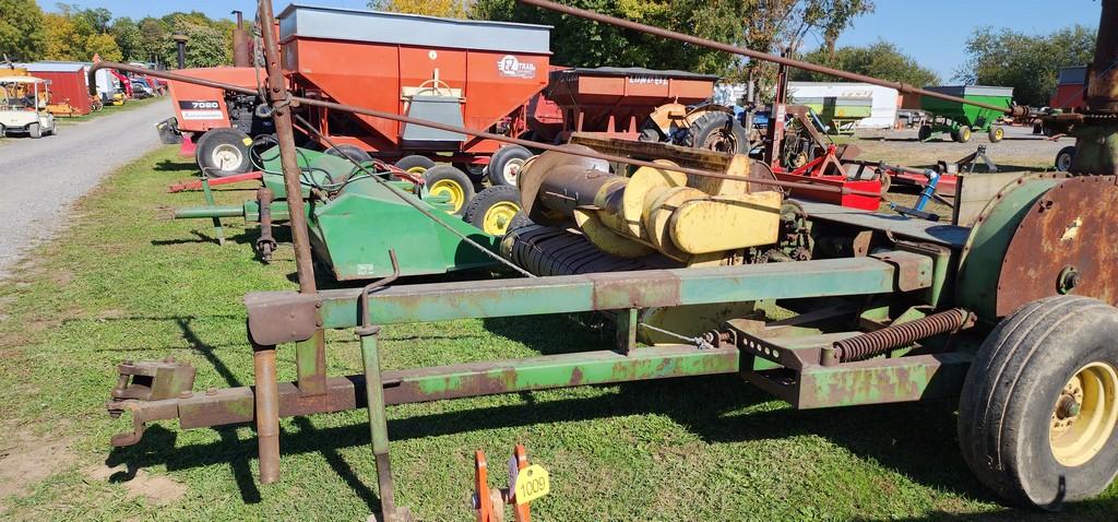 John Deere Chopper w/Grass Head