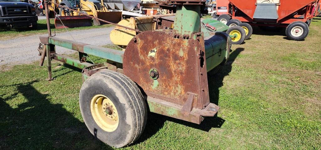 John Deere Chopper w/Grass Head