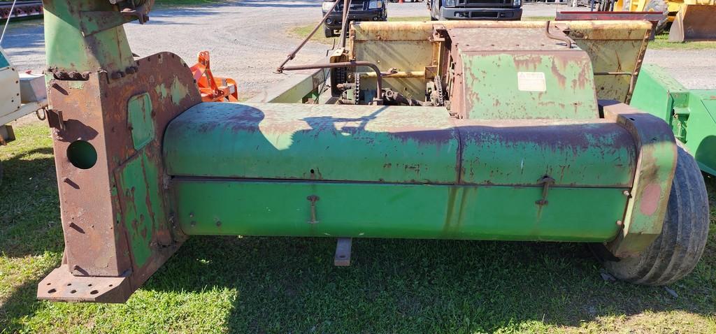 John Deere Chopper w/Grass Head