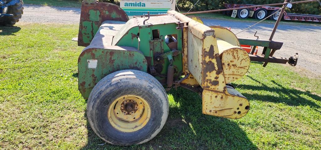 John Deere Chopper w/Grass Head