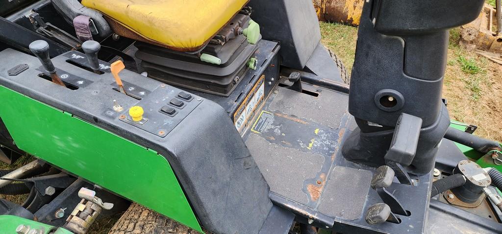 John Deere 1600 Wing Finish Mower (RUNS)(AS IS)