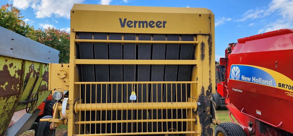 Vermeer 605J Round Baler