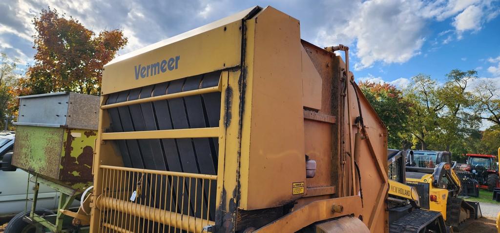 Vermeer 605J Round Baler