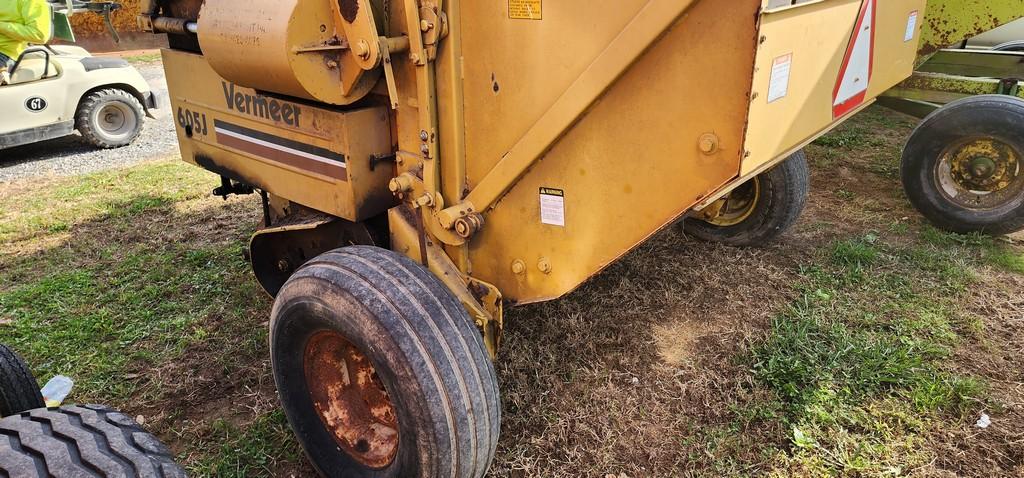 Vermeer 605J Round Baler