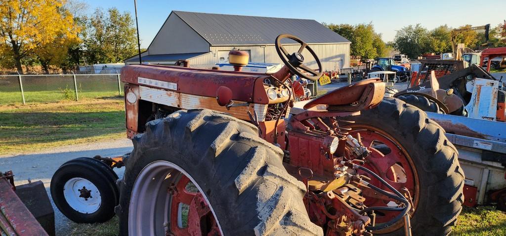 Farmall 460 Tractor (AS IS)