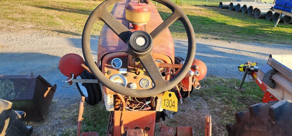 Farmall 460 Tractor (AS IS)