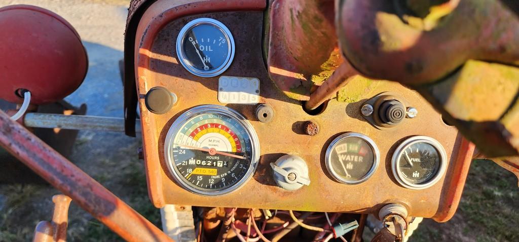 Farmall 460 Tractor (AS IS)