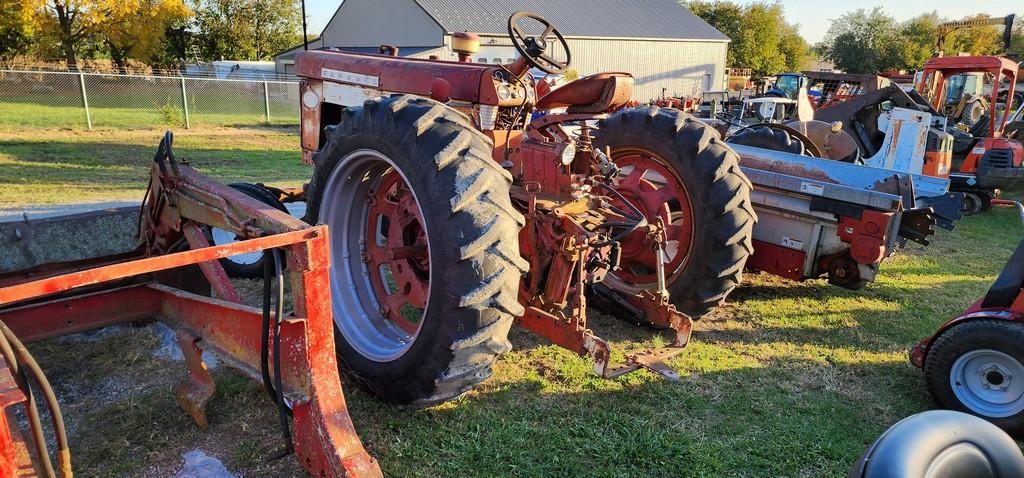 Farmall 460 Tractor (AS IS)