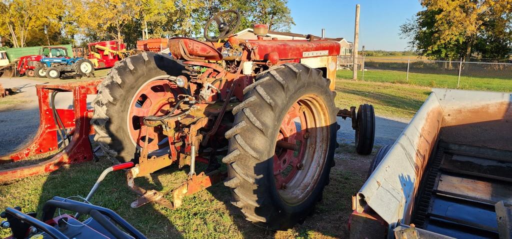 Farmall 460 Tractor (AS IS)