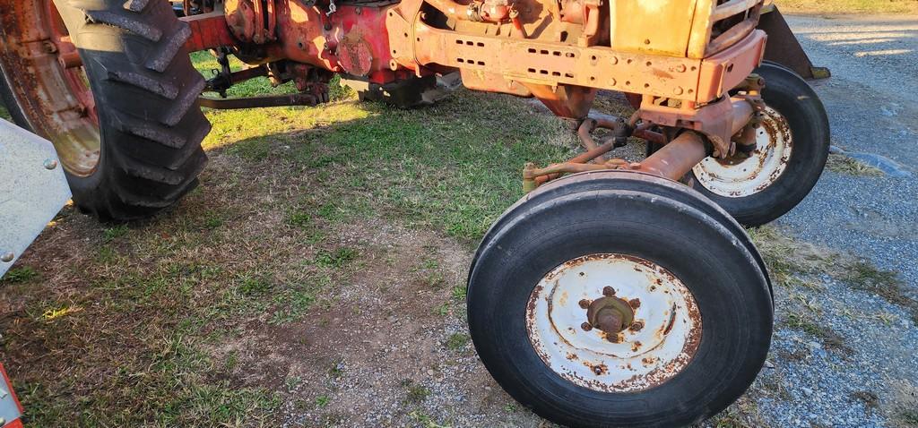 Farmall 460 Tractor (AS IS)