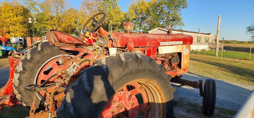 Farmall 460 Tractor (AS IS)