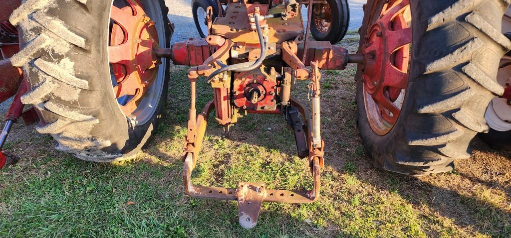 Farmall 460 Tractor (AS IS)