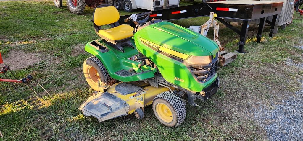 2015 John Deere X320 Riding Mower (RUNS)