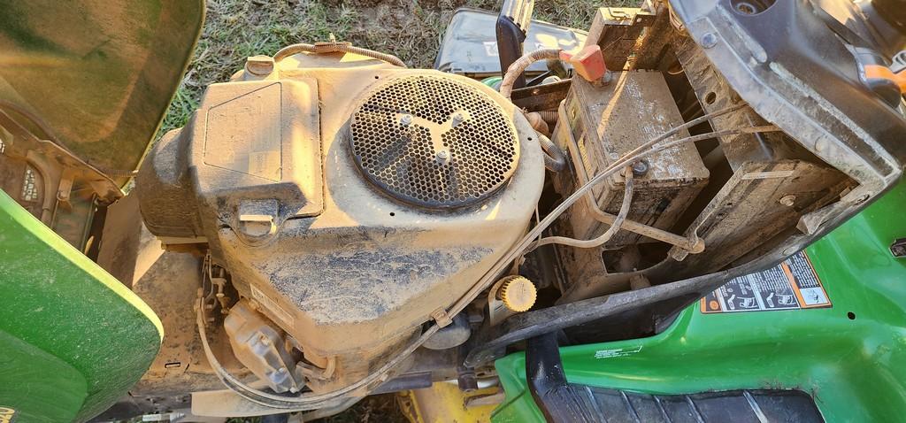 2015 John Deere X320 Riding Mower (RUNS)
