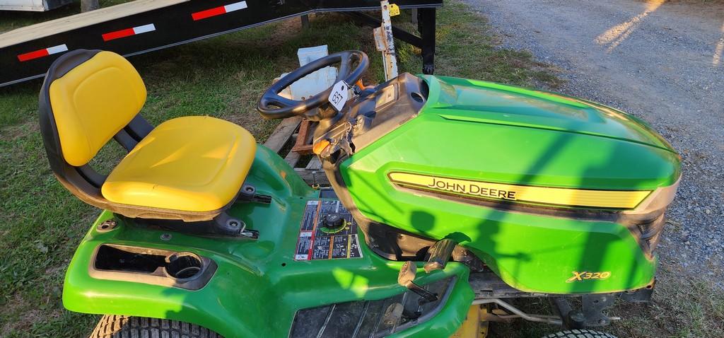 2015 John Deere X320 Riding Mower (RUNS)