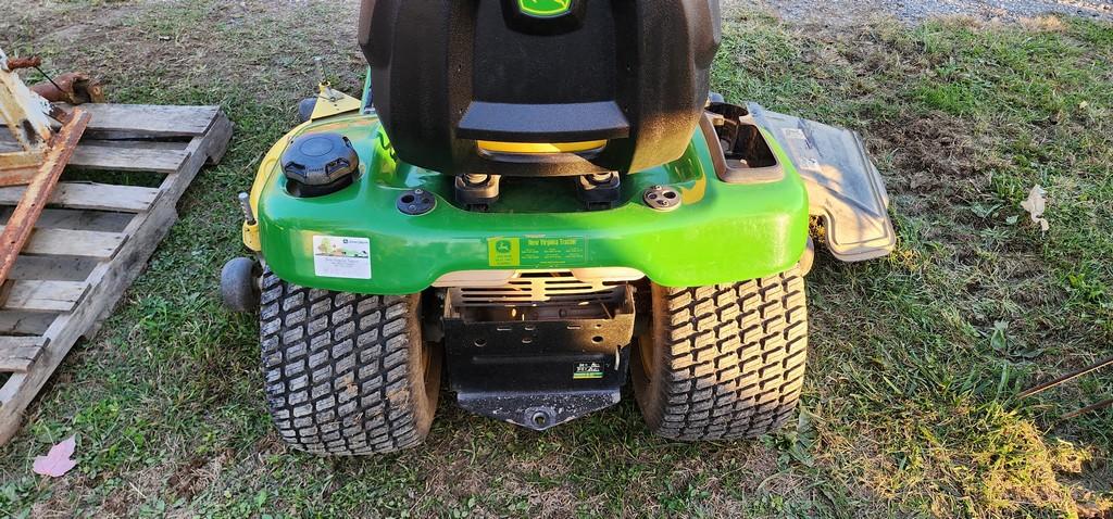 2015 John Deere X320 Riding Mower (RUNS)