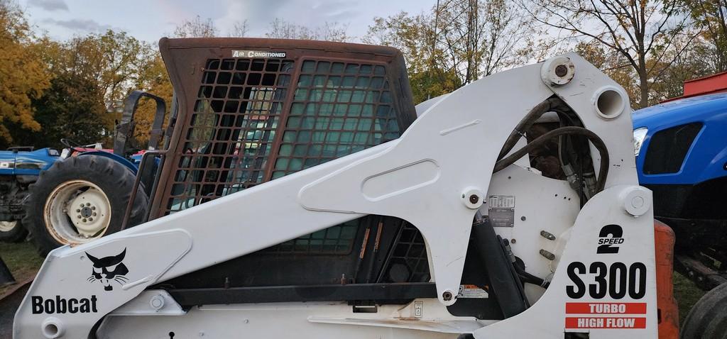 2002 Bobcat S300 Skidloader (RUNS)