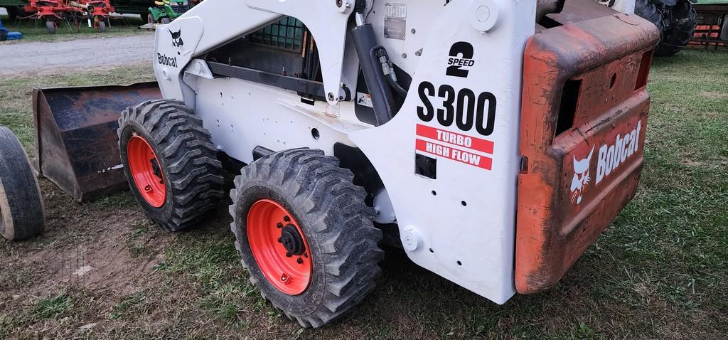 2002 Bobcat S300 Skidloader (RUNS)