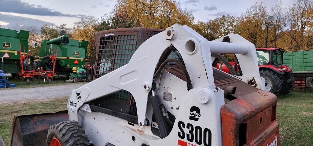 2002 Bobcat S300 Skidloader (RUNS)