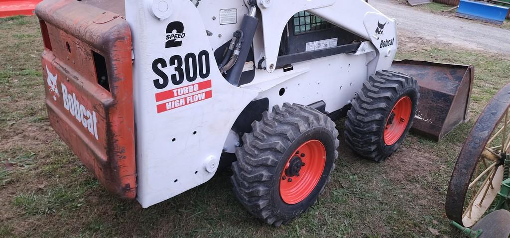 2002 Bobcat S300 Skidloader (RUNS)