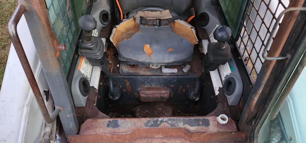 2002 Bobcat S300 Skidloader (RUNS)