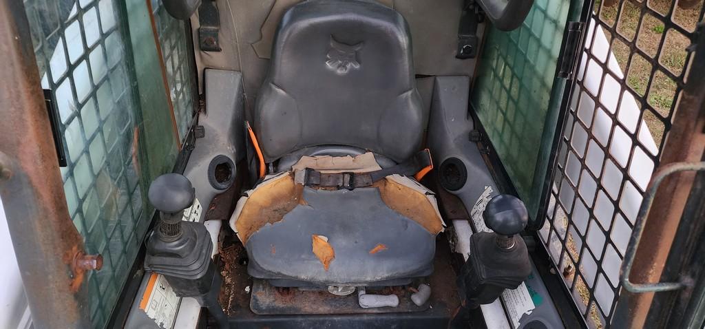 2002 Bobcat S300 Skidloader (RUNS)
