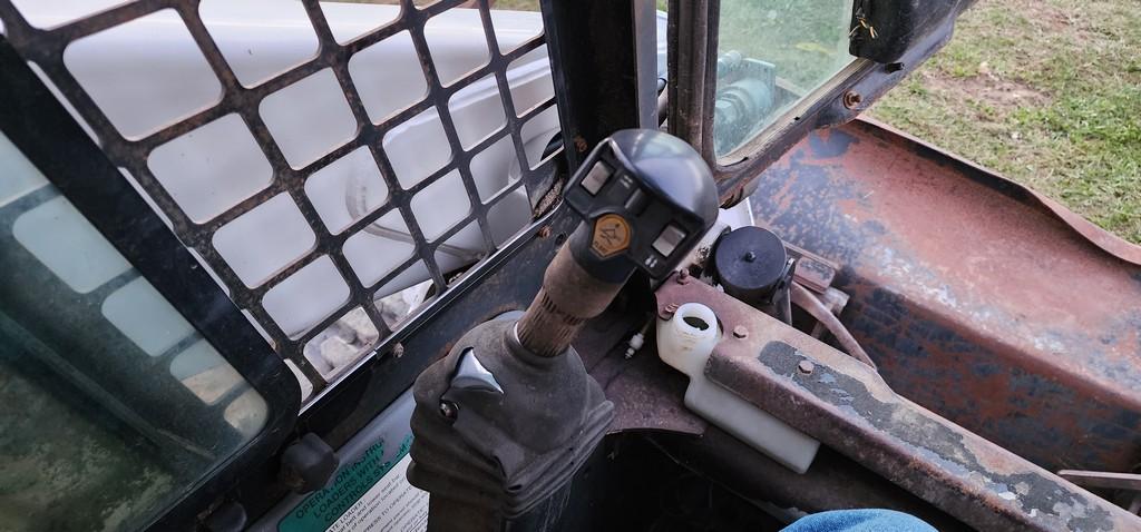 2002 Bobcat S300 Skidloader (RUNS)