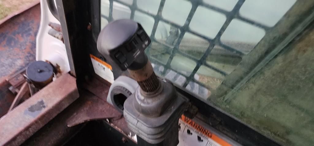 2002 Bobcat S300 Skidloader (RUNS)