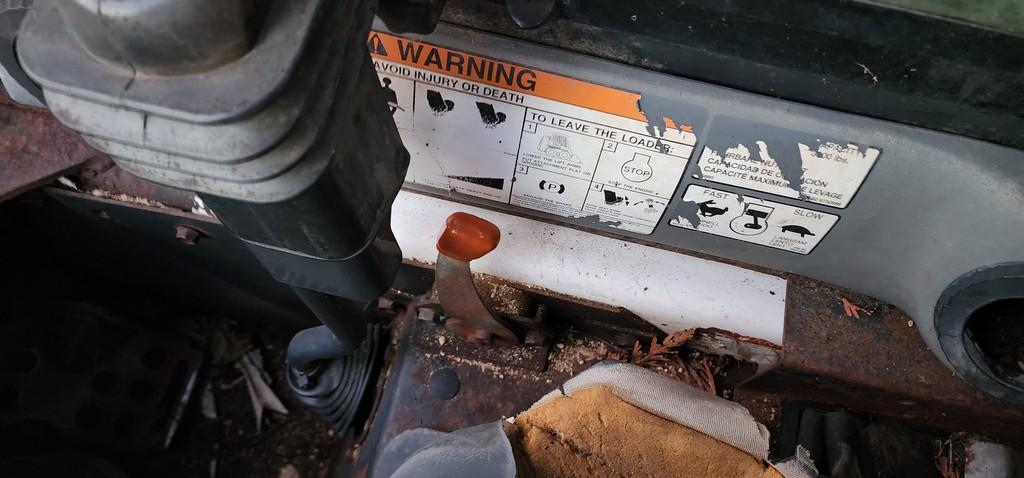 2002 Bobcat S300 Skidloader (RUNS)