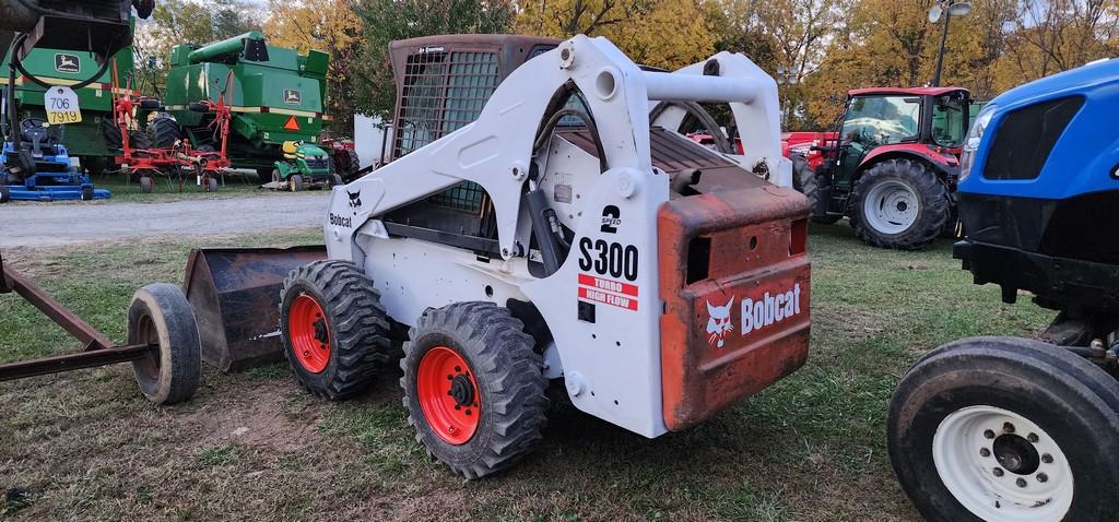 2002 Bobcat S300 Skidloader (RUNS)