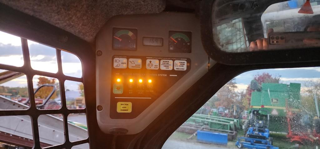 2002 Bobcat S300 Skidloader (RUNS)
