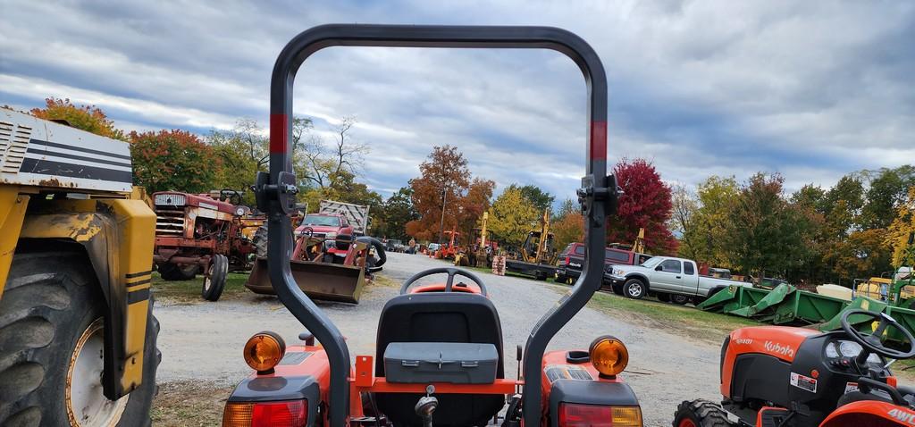 Kubota L3901 Compact Tractor (RUNS)(NO FACTORY WARRENTY)