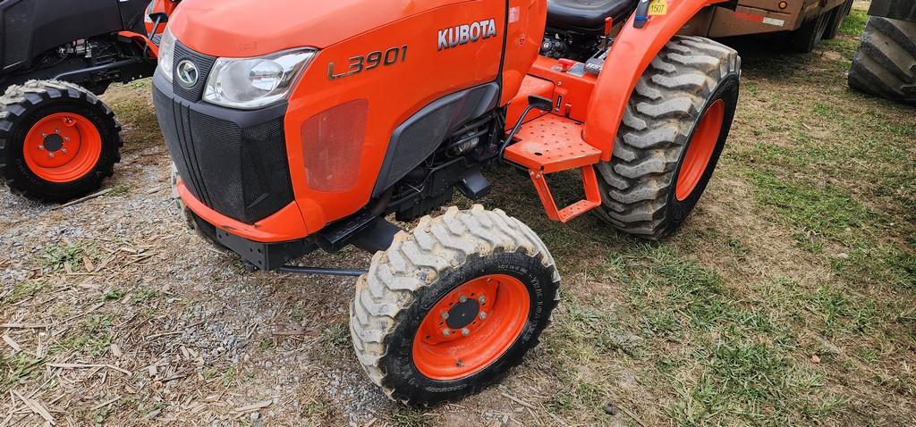 Kubota L3901 Compact Tractor (RUNS)(NO FACTORY WARRENTY)